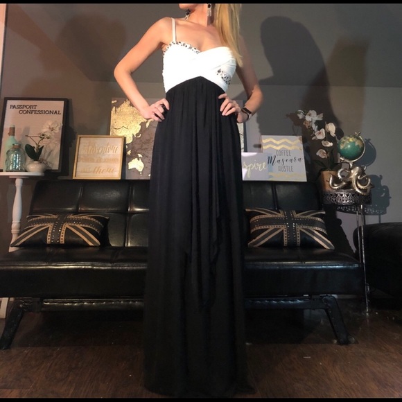 SOLD!!!!💰 - Picture 3 of 4